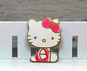 4cm-es tndri, ntapads, festett fa rzsazsn ruhs Hello Kitty cica