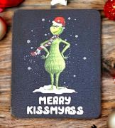  8cmx6cm-es sznes fa dekor tbla: Grincs-es: Merry Kiss My Ass